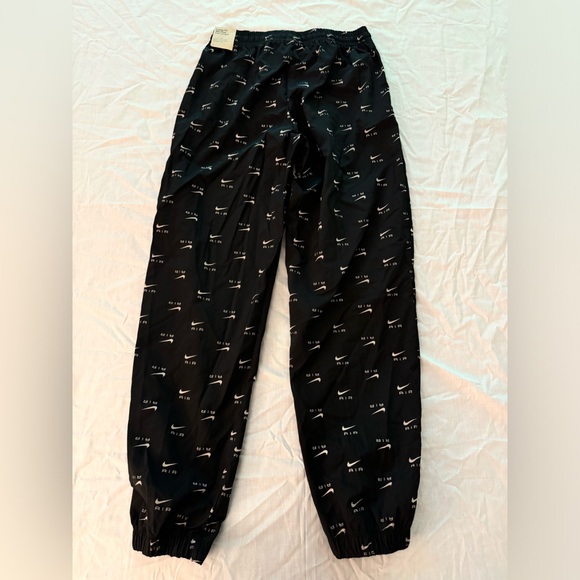 Women's Nike NSW Air All-Over Print Woven Mid Rise Pants - Picture 5 of 5